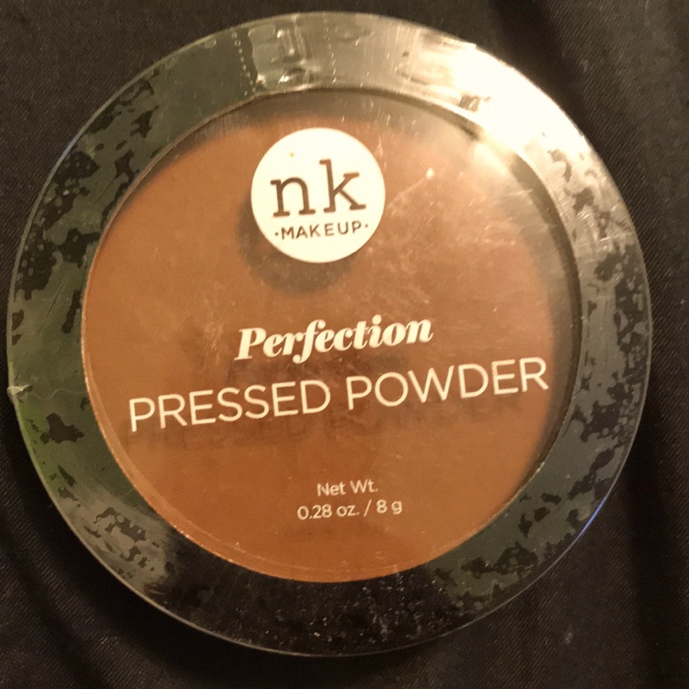 nk MAKEUP Pressed Powder